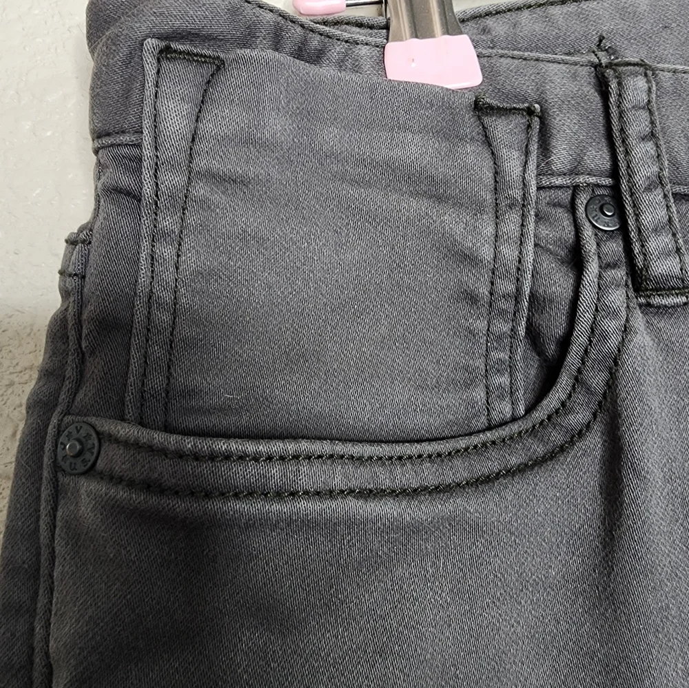 John Varvatos Bowery Straight Fit Jeans in Shark Size 30